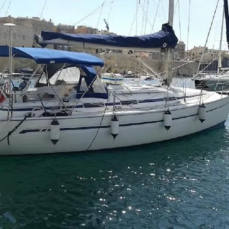 Storm 2 Botel